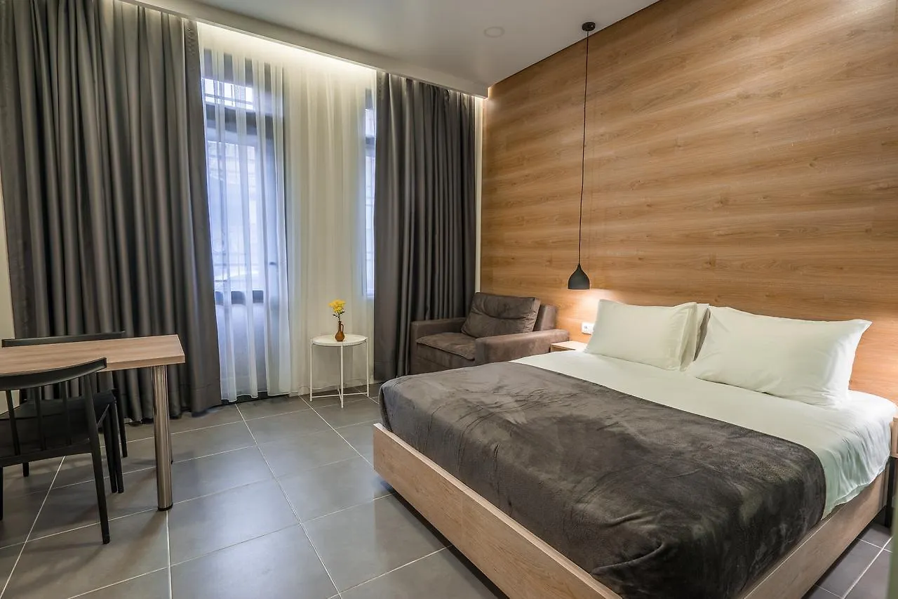 8 Rooms Apartotel On Meidan Tbilisi 0*,