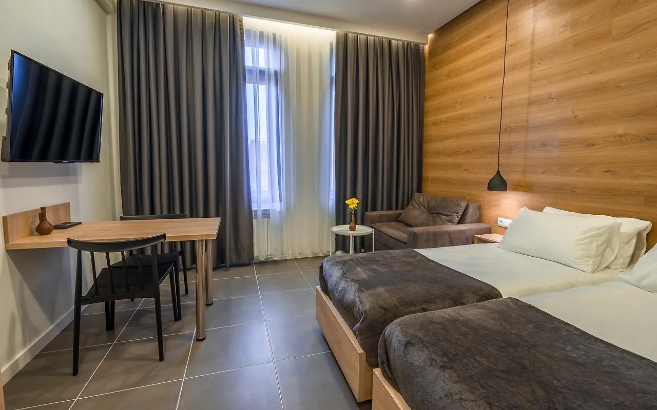 דירה טביליסי 8 Rooms Apartotel On Meidan גאורגיה