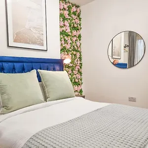 https://designer-flat-with-parking-near-peckham-brixton.brighton-hotels-england.com