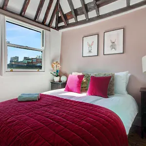 https://old-street-iconic-warehouse-style-4-bedroom-2-bath.cambridgehotelsuk.com